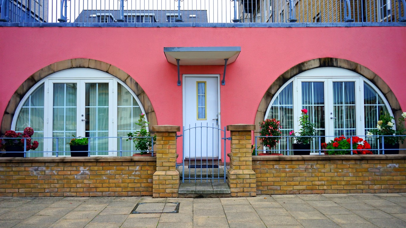 architecture balcony brick